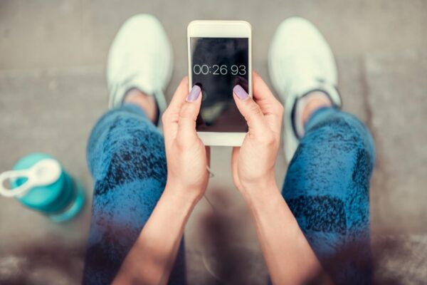 Cum stabiliți limite sănătoase pentru telefon, mesaje și social media