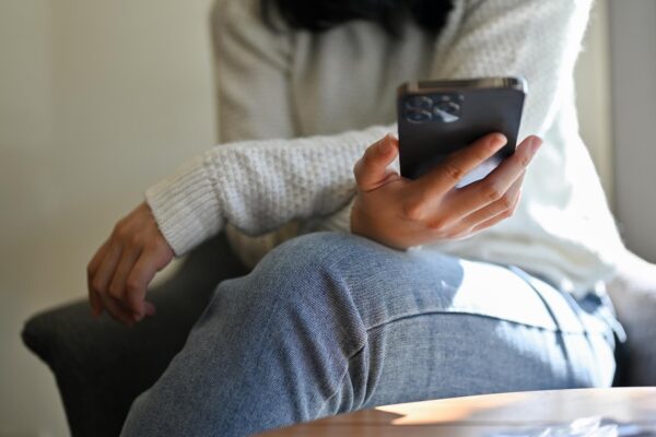 De ce verificarea constantă a notificărilor poate crea senzația de respingere