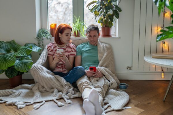Parole comune într-un cuplu: dovadă de încredere sau lipsă de limite?