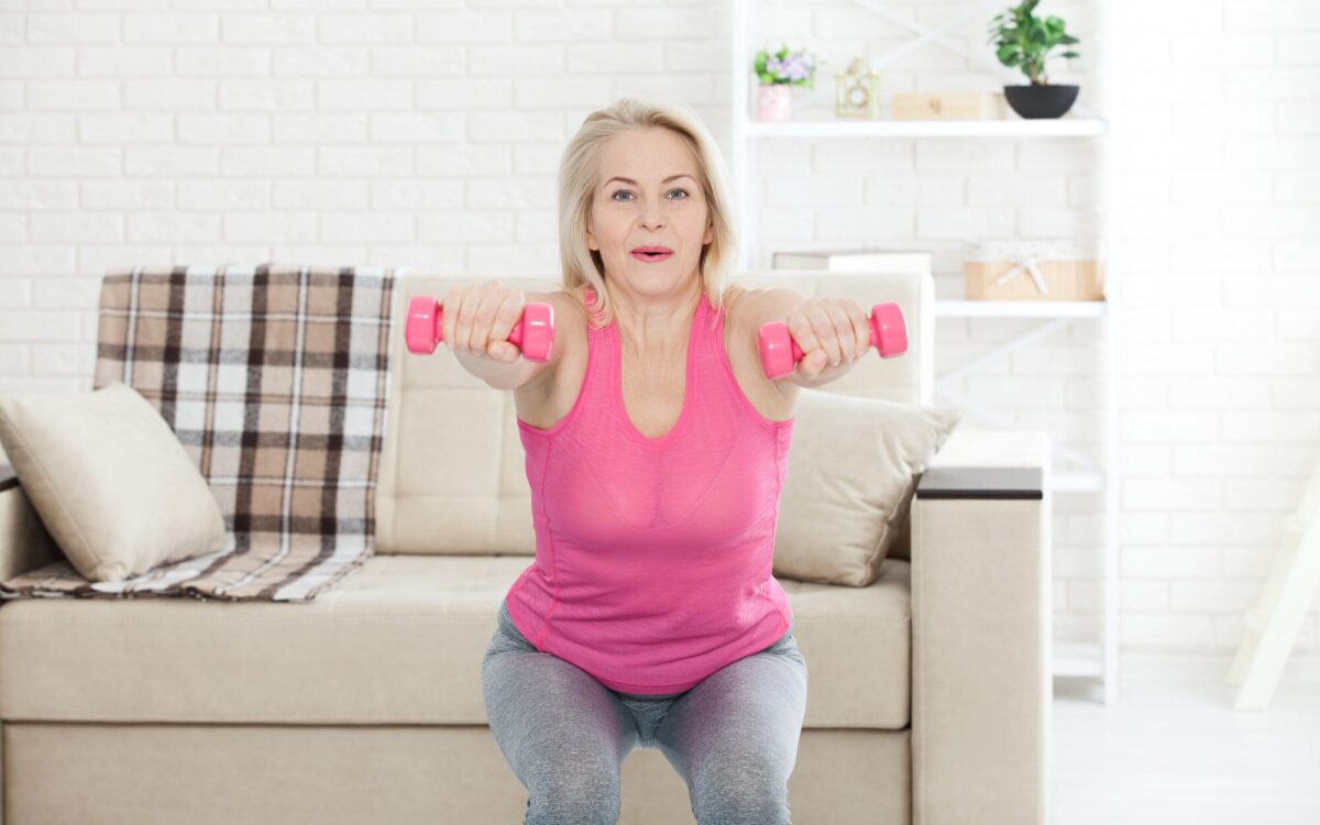 Exercițiile cu greutăți și sănătatea oaselor la menopauză