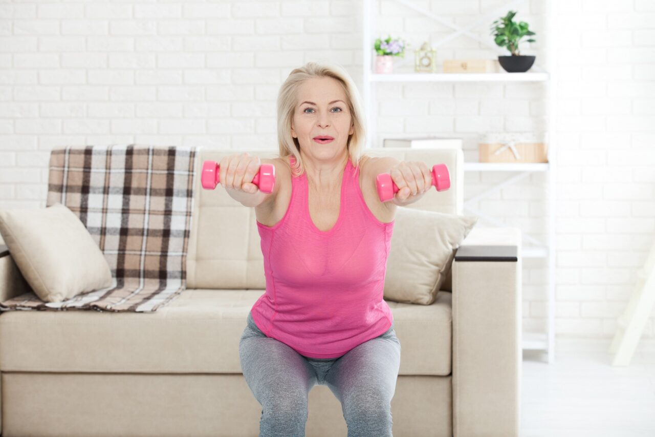 Exercițiile cu greutăți și sănătatea oaselor la menopauză