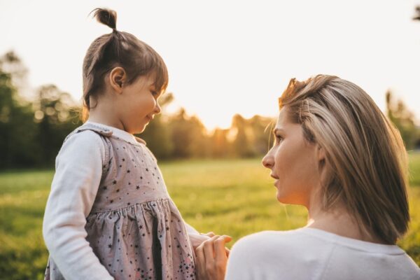 Copilul se compară cu ceilalți: cum discuți despre diferențe și progres