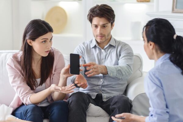 Mesaje de flirt într-o relație: cum stabiliți ce înseamnă depășirea unei limite