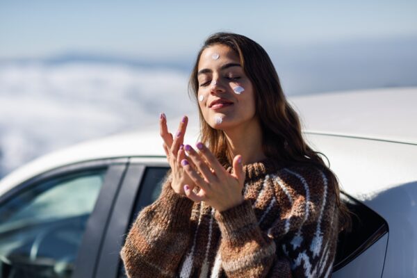 SPF iarna: de ce ai nevoie de protecție solară și în zilele reci